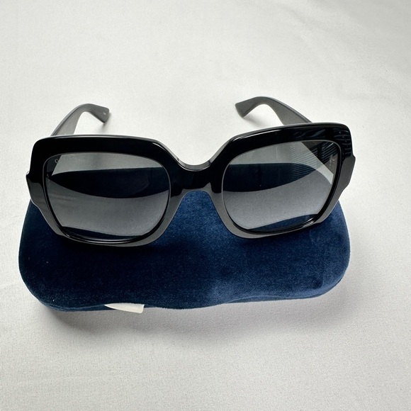 NWT - Gucci Black Minimal Square Sunglasses w/Logo - Picture 2 of 14